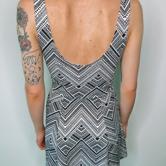 H&M Divided Black and White Dress - Picture 3 of 4